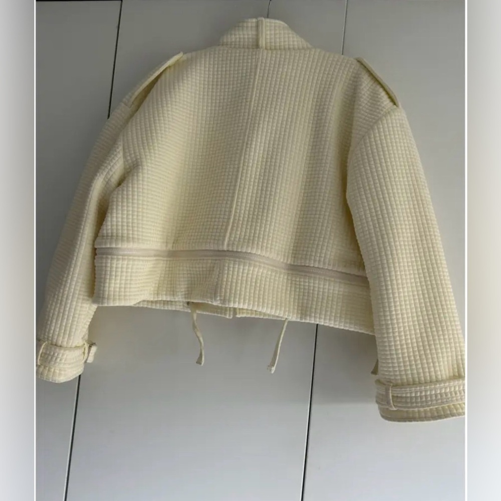 Chic Cream Utility Jacket for Women - Picture 2 of 10